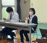 ４