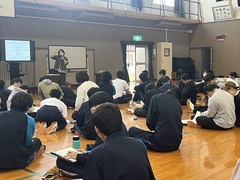 １